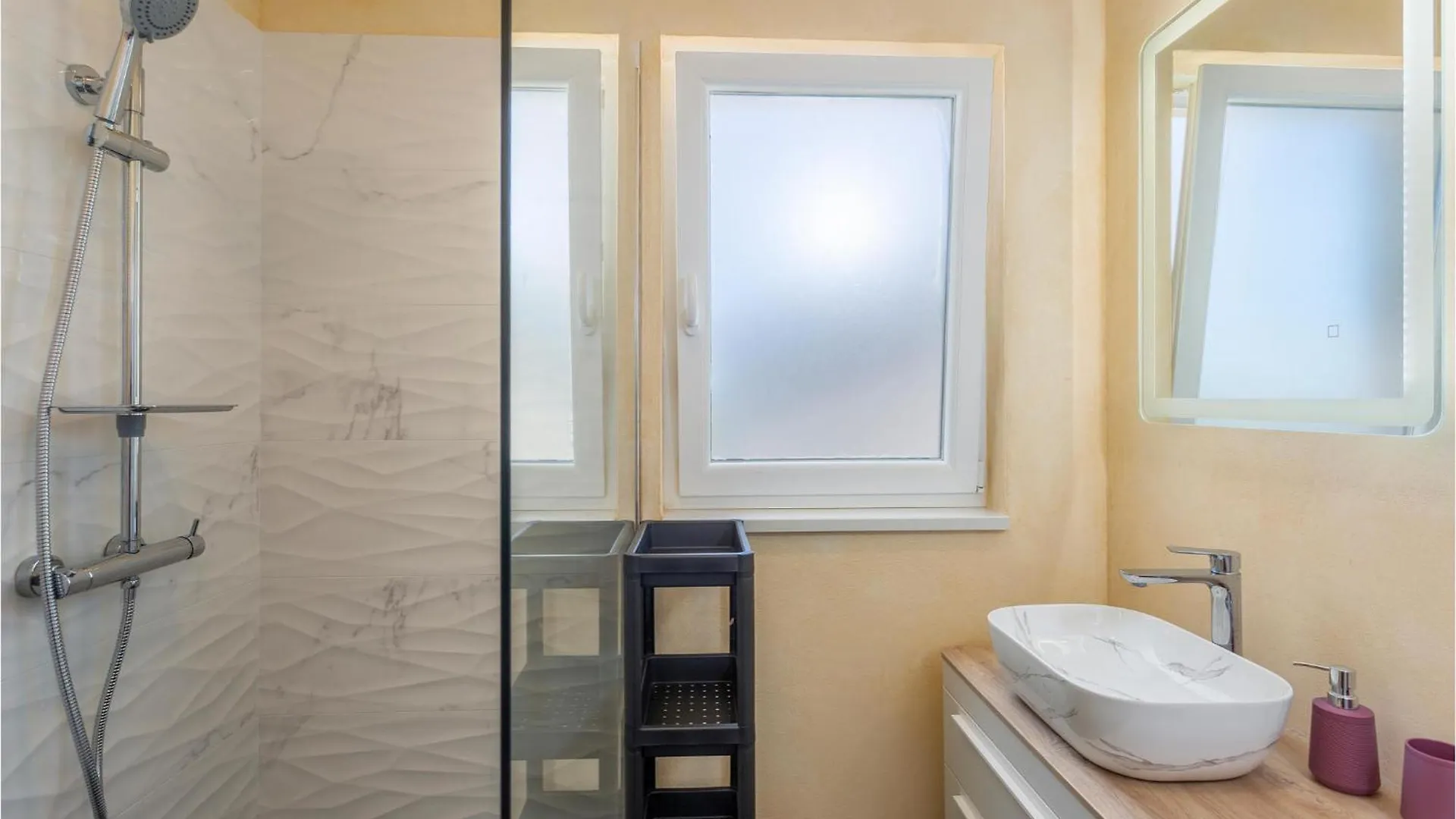 Amazing Home In Sveti Ivan Dobrinjski With Sauna 0*,